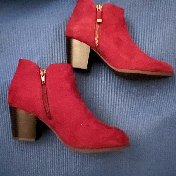 Maroon boots - Picture 3 of 4